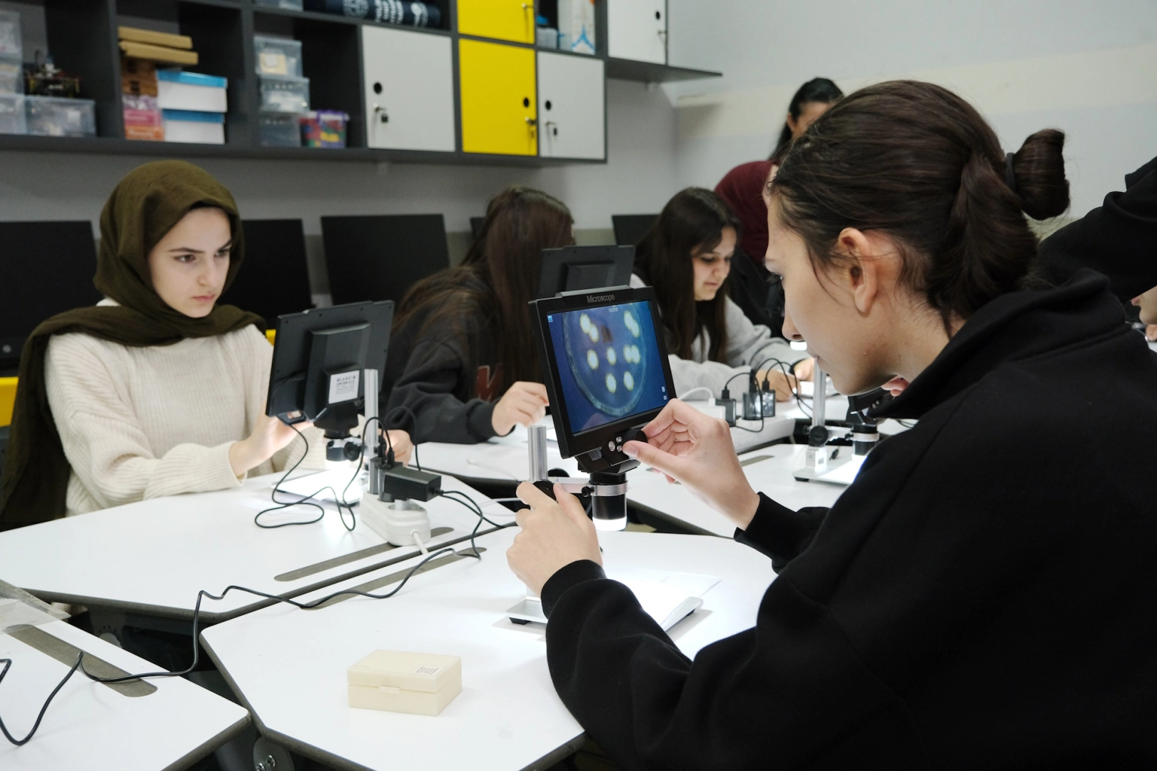 Bursa'da kızlarla bilimsel ve teknolojik buluşma