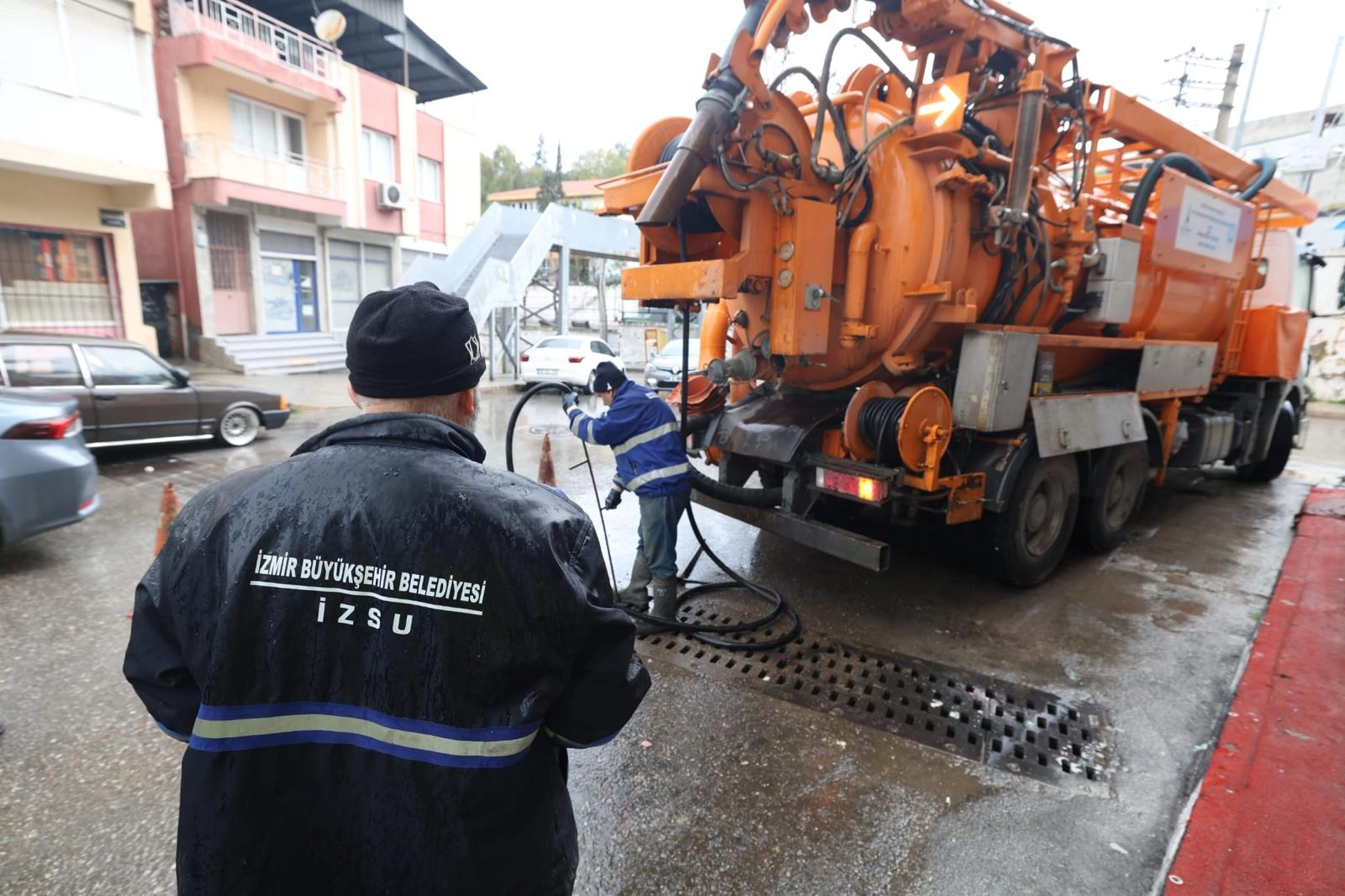 İzmir’de kuvvetli yağış ve fırtına alarmı
