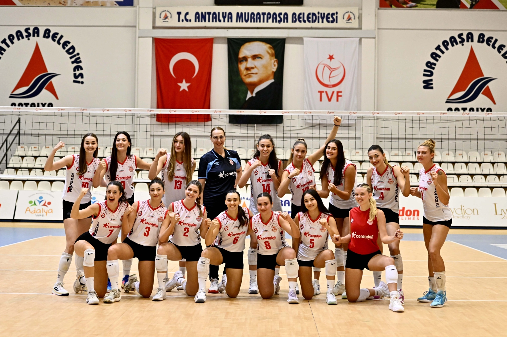 Muratpaşa'nın Sultanları çıkışını sürdürüyor